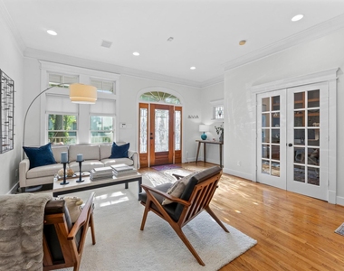 501 Columbia Street - Photo Thumbnail 7