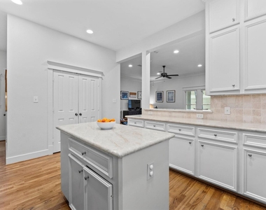 501 Columbia Street - Photo Thumbnail 24