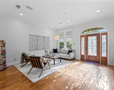 501 Columbia Street - Photo Thumbnail 6