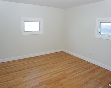 236-238 Stuyvesant - Photo Thumbnail 4
