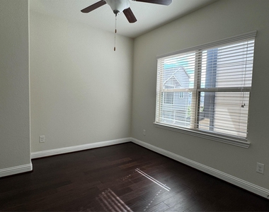1403 Adell Rose Lane - Photo Thumbnail 17