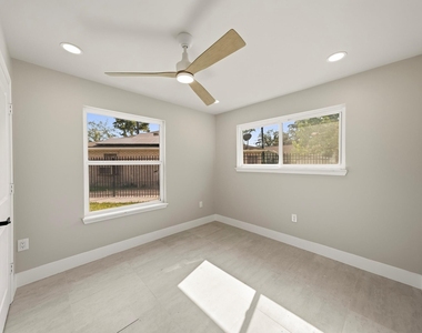 5927 Easter Street - Photo Thumbnail 5