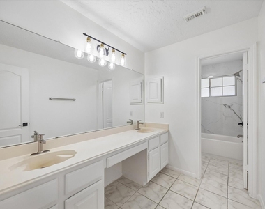 2431 Parkwood Lane - Photo Thumbnail 11
