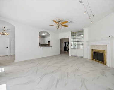 2431 Parkwood Lane - Photo Thumbnail 3