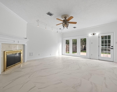 2431 Parkwood Lane - Photo Thumbnail 4
