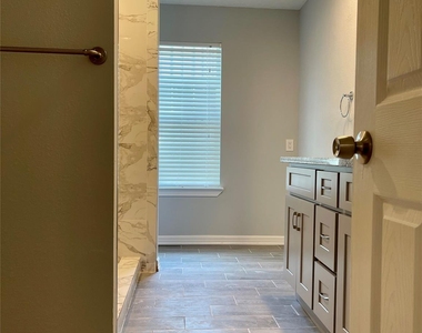 9415 Westacre Place - Photo Thumbnail 16