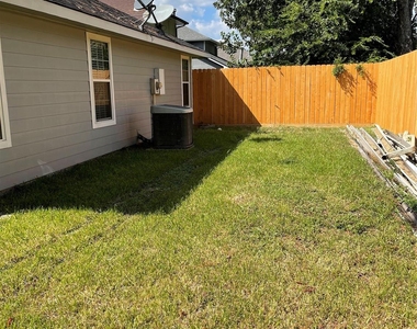 9415 Westacre Place - Photo Thumbnail 30