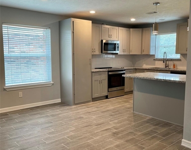 9415 Westacre Place - Photo Thumbnail 11