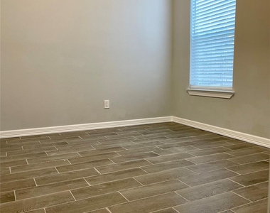 9415 Westacre Place - Photo Thumbnail 22