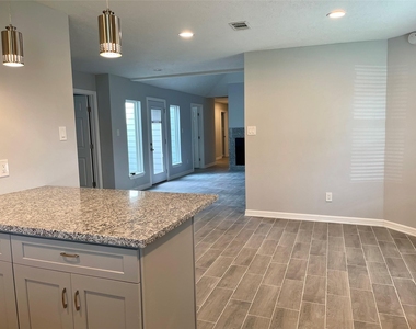 9415 Westacre Place - Photo Thumbnail 12