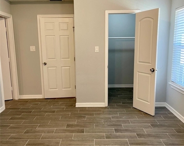 9415 Westacre Place - Photo Thumbnail 15