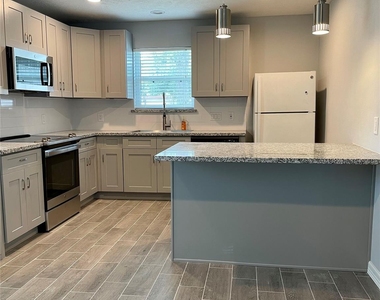 9415 Westacre Place - Photo Thumbnail 9