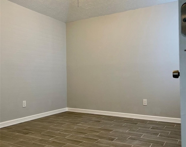 9415 Westacre Place - Photo Thumbnail 21