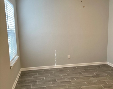 9415 Westacre Place - Photo Thumbnail 29
