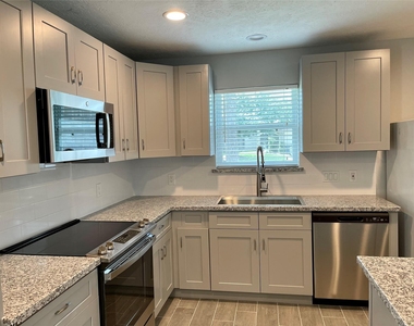 9415 Westacre Place - Photo Thumbnail 8