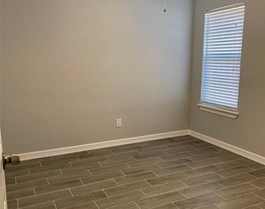 9415 Westacre Place - Photo Thumbnail 23
