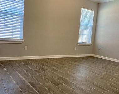 9415 Westacre Place - Photo Thumbnail 14