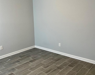 9415 Westacre Place - Photo Thumbnail 28