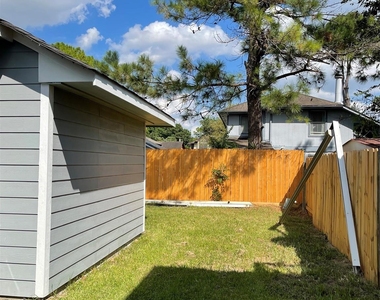 9415 Westacre Place - Photo Thumbnail 31