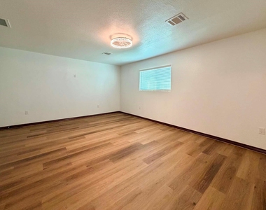 10715 Carvel Lane - Photo Thumbnail 18