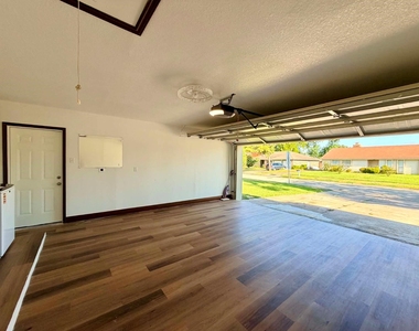 10715 Carvel Lane - Photo Thumbnail 12