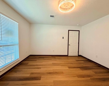 10715 Carvel Lane - Photo Thumbnail 24