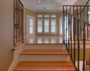 2406 Wroxton Road - Photo Thumbnail 11