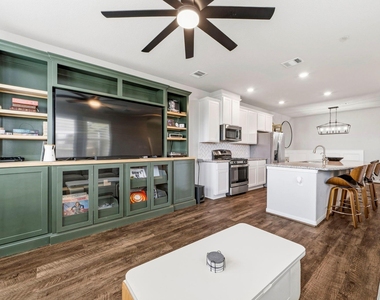 5532 Evanston Lane - Photo Thumbnail 9
