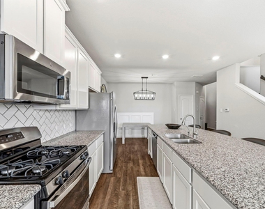 5532 Evanston Lane - Photo Thumbnail 4