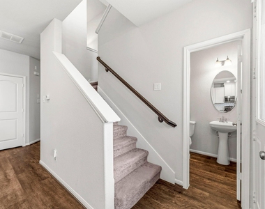 5532 Evanston Lane - Photo Thumbnail 10