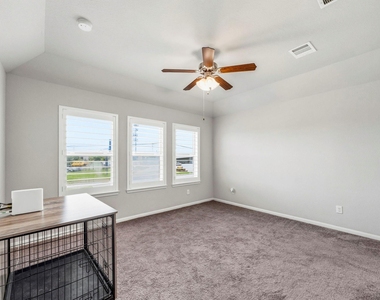 5532 Evanston Lane - Photo Thumbnail 11