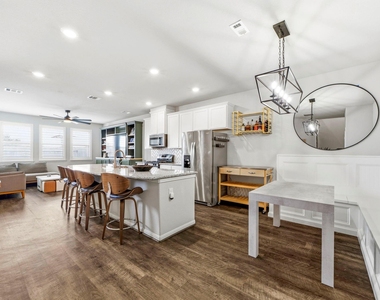 5532 Evanston Lane - Photo Thumbnail 3