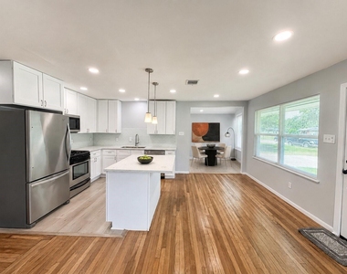 6010 Ridgeway Drive - Photo Thumbnail 4