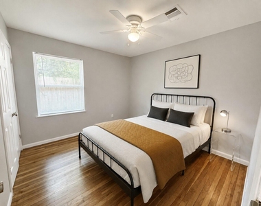 6010 Ridgeway Drive - Photo Thumbnail 8