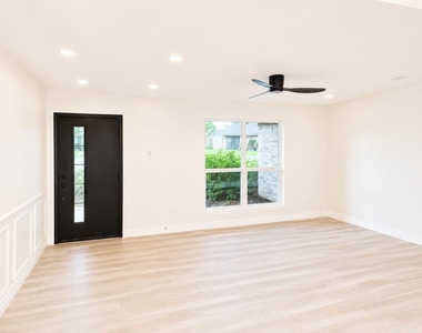 1815 Brumbelow Street - Photo Thumbnail 3