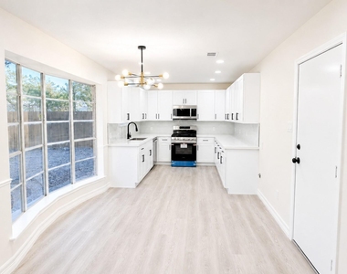 1815 Brumbelow Street - Photo Thumbnail 6