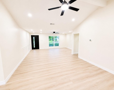1815 Brumbelow Street - Photo Thumbnail 2