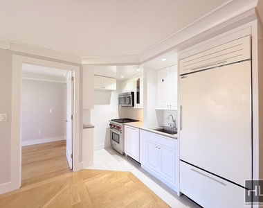 West 93 Street - Photo Thumbnail 4