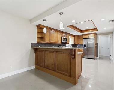 8808 W Broad Street - Photo Thumbnail 10