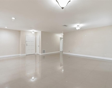 8808 W Broad Street - Photo Thumbnail 7