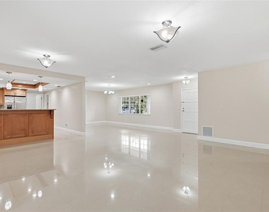 8808 W Broad Street - Photo Thumbnail 6