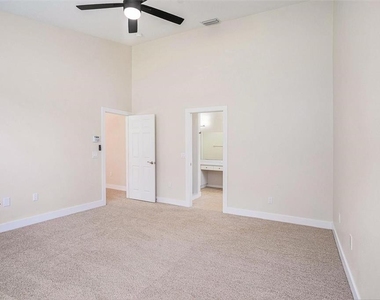 16909 Falconridge Road - Photo Thumbnail 11