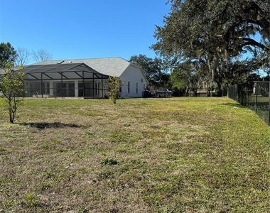 7565 Jomel Drive - Photo Thumbnail 3