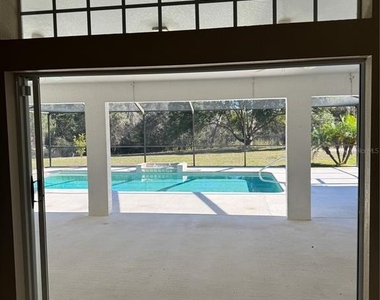 7565 Jomel Drive - Photo Thumbnail 6