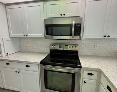 7565 Jomel Drive - Photo Thumbnail 14