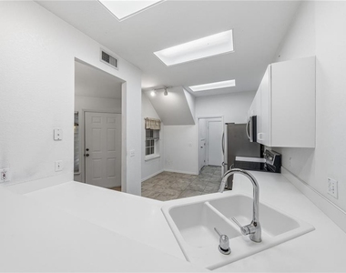 22128 Little Lagoon Court - Photo Thumbnail 15