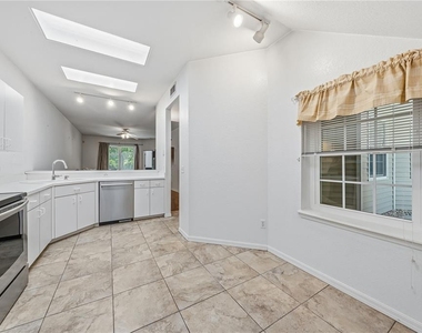 22128 Little Lagoon Court - Photo Thumbnail 12