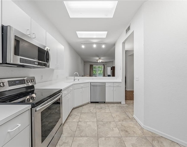22128 Little Lagoon Court - Photo Thumbnail 11