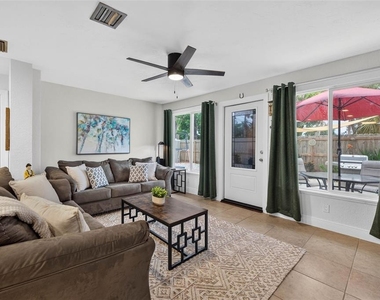1667 N Dakota Avenue Ne - Photo Thumbnail 4