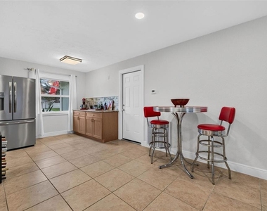1667 N Dakota Avenue Ne - Photo Thumbnail 12